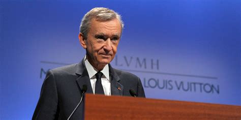 Louis Vuitton owner Bernard Arnault supplants Jeff Bezos as the ri